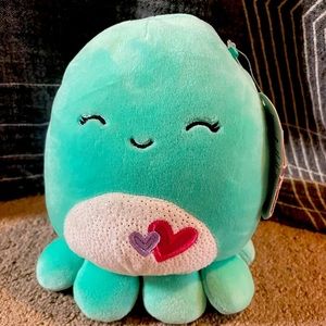 Squishmallow! Small Olina squishmallow!